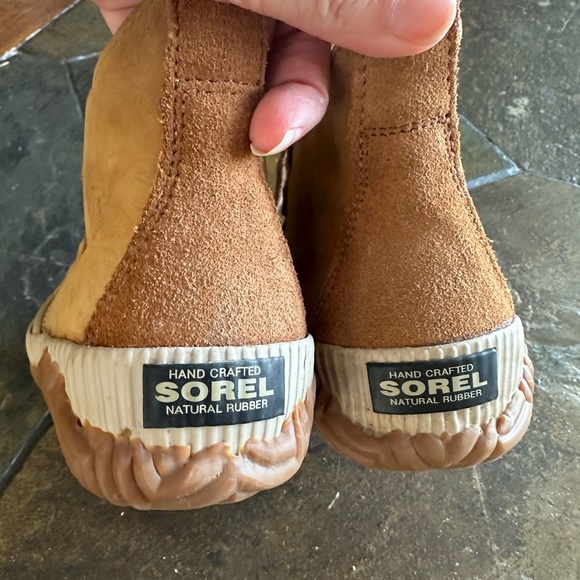 Sorel Out N About boot, size 4, tan like new - Picture 3 of 8